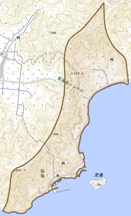 仏谷とその周辺の地図。町の範囲を重ねている