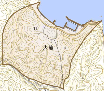 犬熊とその周辺の地図。町の範囲を重ねている
