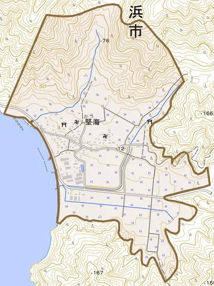 堅海とその周辺の地図。町の範囲を重ねている