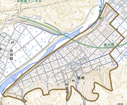 尾崎とその周辺の地図。町の範囲を重ねている