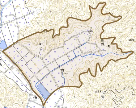 新保とその周辺の地図。町の範囲を重ねている