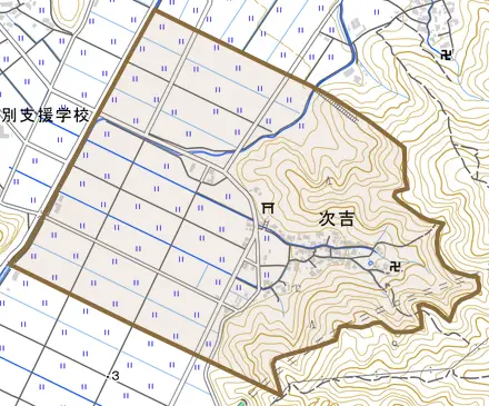 次吉とその周辺の地図。町の範囲を重ねている