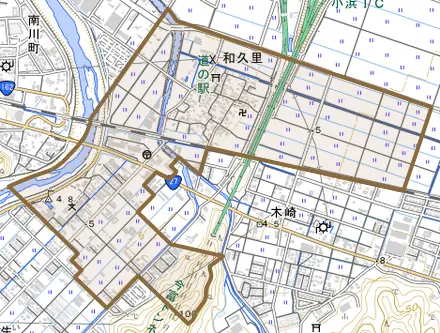 和久里とその周辺の地図。町の範囲を重ねている