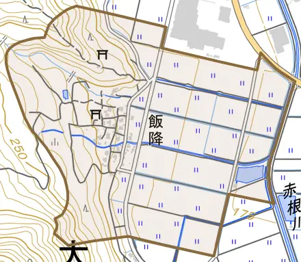 飯降とその周辺の地図。町の範囲を重ねている