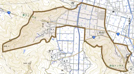 下丁とその周辺の地図。町の範囲を重ねている