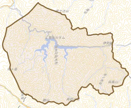小沢とその周辺の地図。町の範囲を重ねている