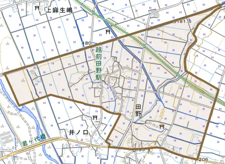 田野とその周辺の地図。町の範囲を重ねている