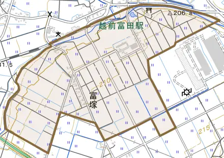 富塚とその周辺の地図。町の範囲を重ねている