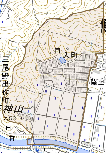 入町とその周辺の地図。町の範囲を重ねている