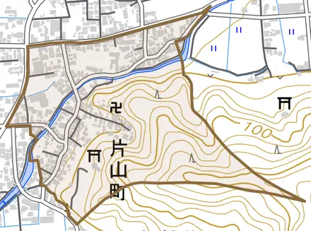 片山町とその周辺の地図。町の範囲を重ねている