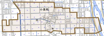 小泉町とその周辺の地図。町の範囲を重ねている