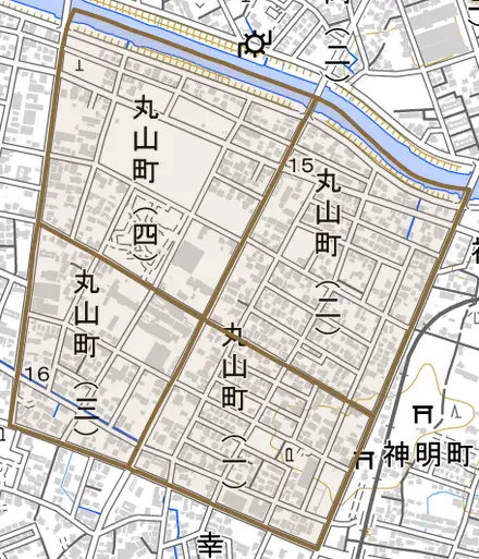 丸山町とその周辺の地図。町の範囲を重ねている