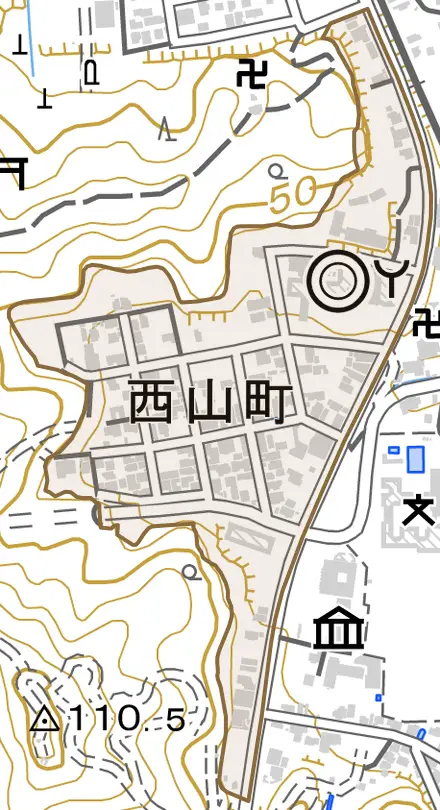 西山町とその周辺の地図。町の範囲を重ねている