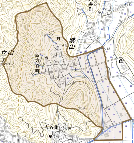 四方谷町とその周辺の地図。町の範囲を重ねている
