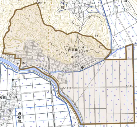 吉谷町とその周辺の地図。町の範囲を重ねている