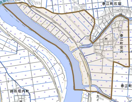 春江町安沢とその周辺の地図。町の範囲を重ねている