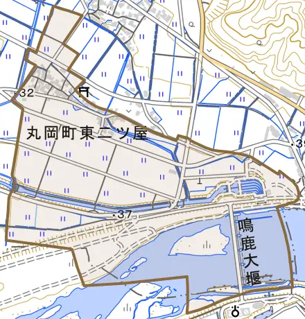 丸岡町東二ツ屋とその周辺の地図。町の範囲を重ねている