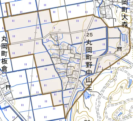 丸岡町野中山王とその周辺の地図。町の範囲を重ねている