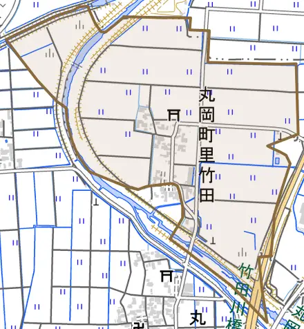 丸岡町里竹田とその周辺の地図。町の範囲を重ねている