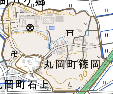 丸岡町篠岡とその周辺の地図。町の範囲を重ねている