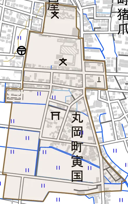 丸岡町寅国とその周辺の地図。町の範囲を重ねている