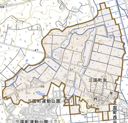 三国町嵩とその周辺の地図。町の範囲を重ねている