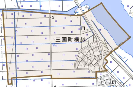 三国町横越とその周辺の地図。町の範囲を重ねている