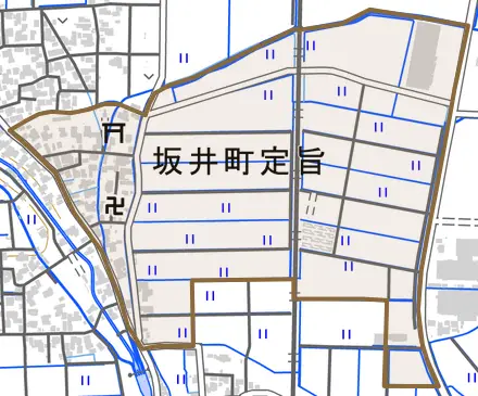 坂井町定旨とその周辺の地図。町の範囲を重ねている