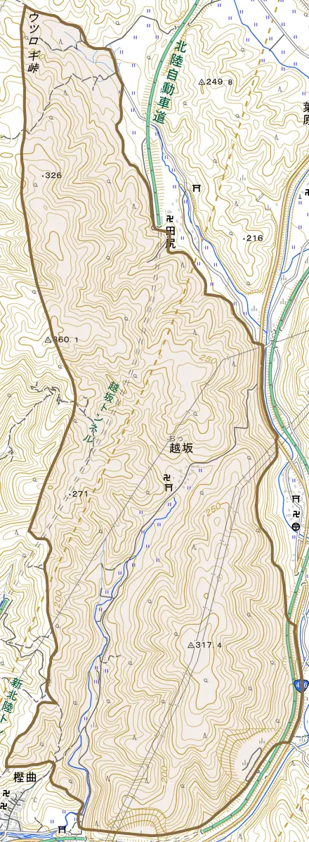 越坂とその周辺の地図。町の範囲を重ねている