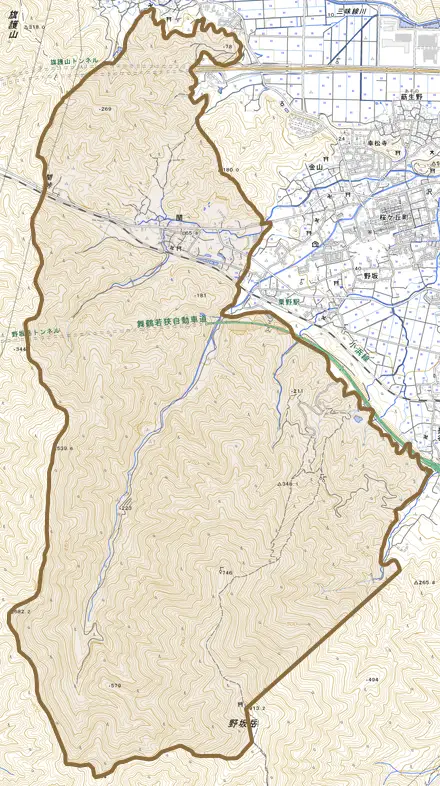 関とその周辺の地図。町の範囲を重ねている