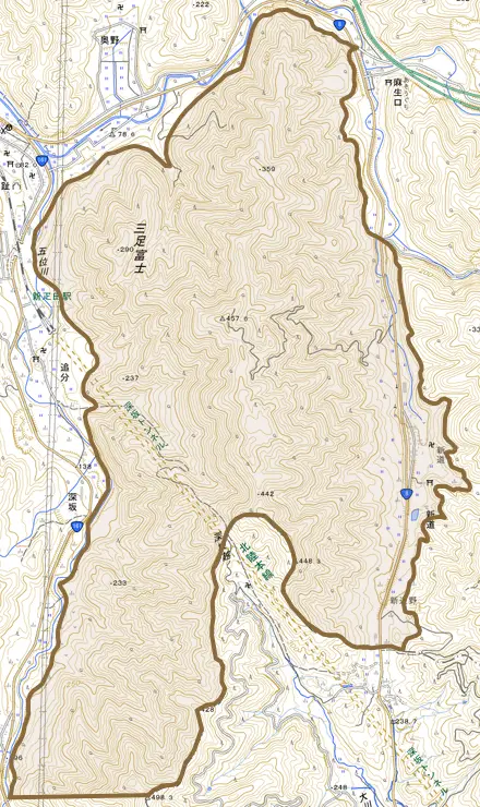 新道とその周辺の地図。町の範囲を重ねている