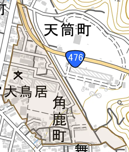 角鹿町とその周辺の地図。町の範囲を重ねている