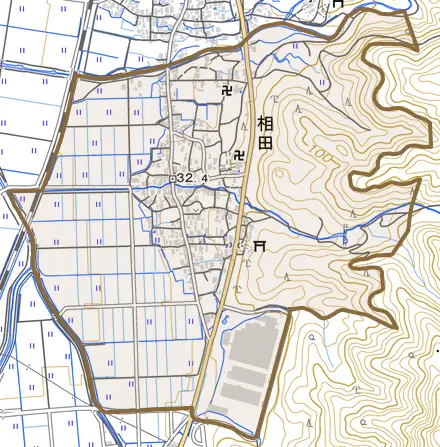 相田とその周辺の地図。町の範囲を重ねている