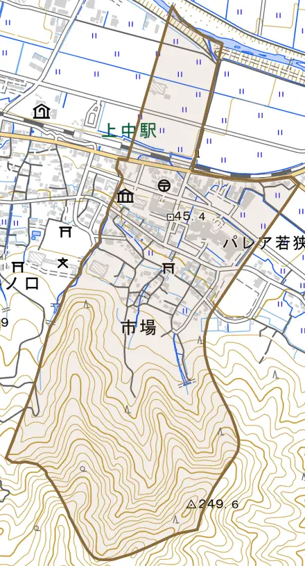 市場とその周辺の地図。町の範囲を重ねている