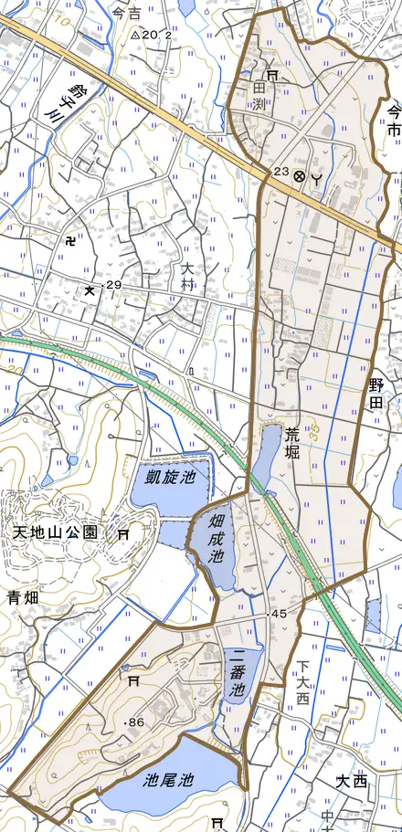 大字荒堀とその周辺の地図。町の範囲を重ねている