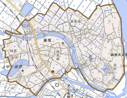 大字高塚とその周辺の地図。町の範囲を重ねている