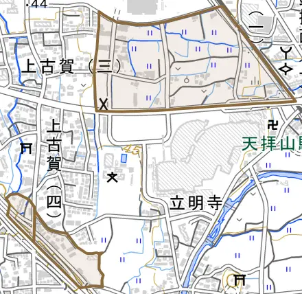 大字上古賀とその周辺の地図。町の範囲を重ねている