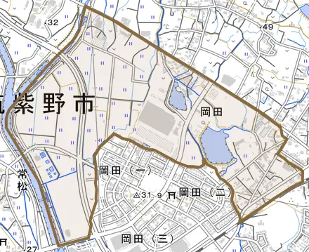 大字岡田とその周辺の地図。町の範囲を重ねている
