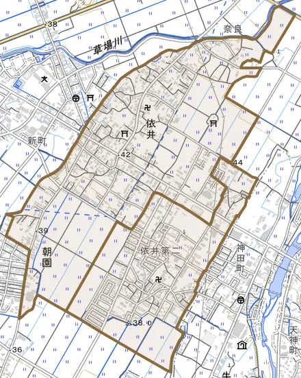 依井とその周辺の地図。町の範囲を重ねている