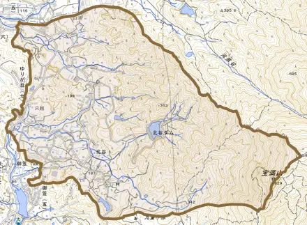 大字北谷とその周辺の地図。町の範囲を重ねている