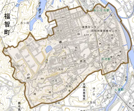 赤池とその周辺の地図。町の範囲を重ねている