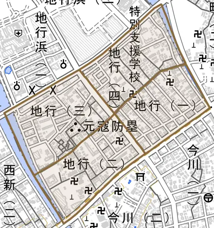 地行とその周辺の地図。町の範囲を重ねている