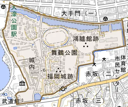 城内とその周辺の地図。町の範囲を重ねている