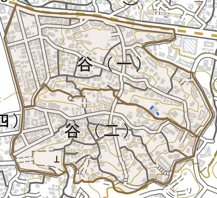 谷とその周辺の地図。町の範囲を重ねている