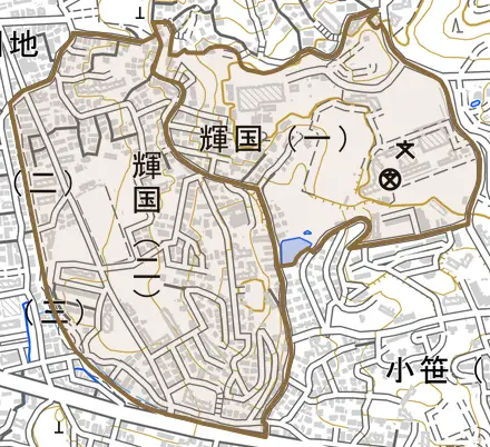 輝国とその周辺の地図。町の範囲を重ねている