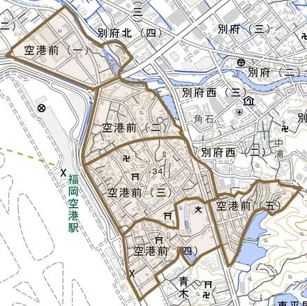 空港前とその周辺の地図。町の範囲を重ねている