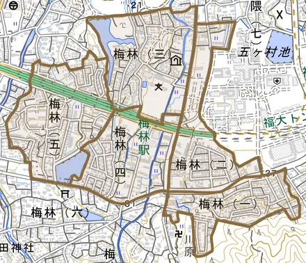 梅林とその周辺の地図。町の範囲を重ねている
