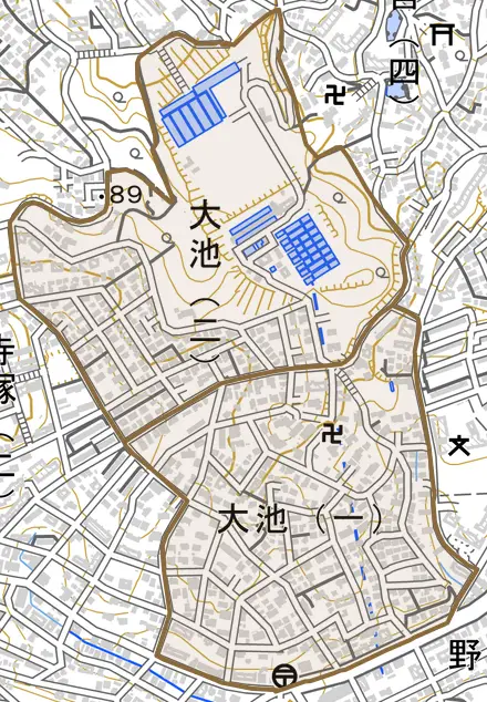 大池とその周辺の地図。町の範囲を重ねている