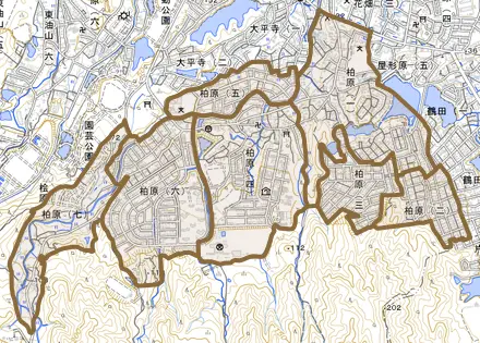 柏原とその周辺の地図。町の範囲を重ねている