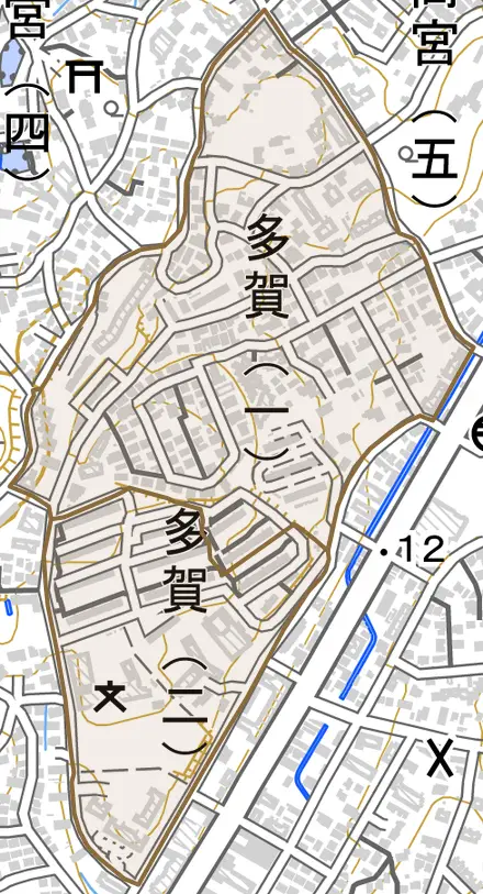 多賀とその周辺の地図。町の範囲を重ねている